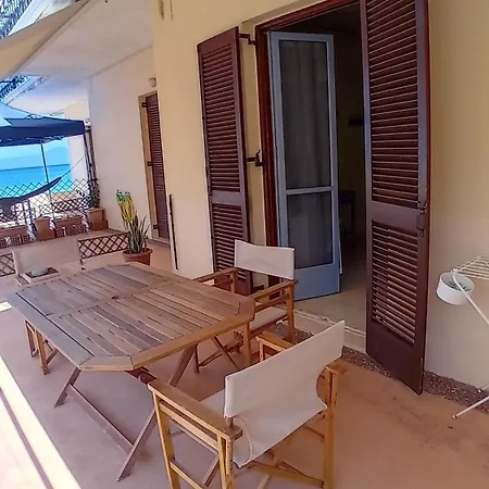 Aggelika's Apartament Akrogiali